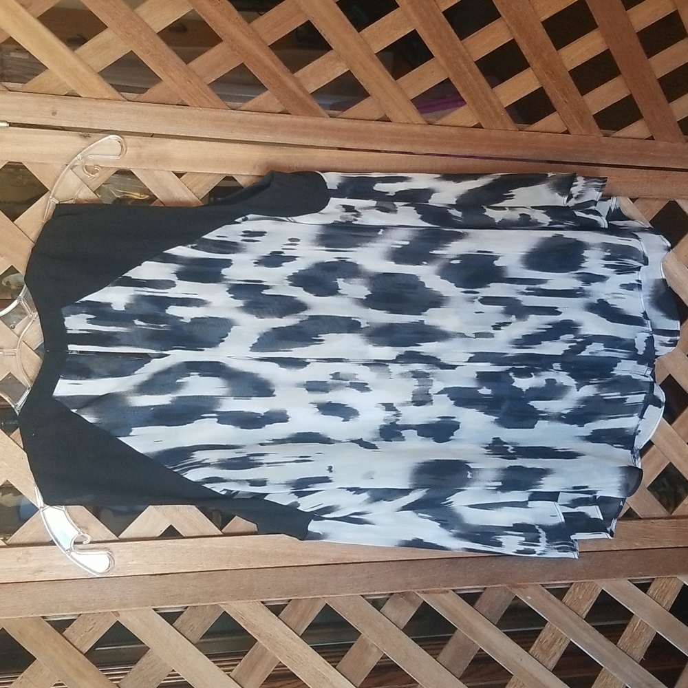 Jennifer Lopez sleeveless top - Picture 4 of 5